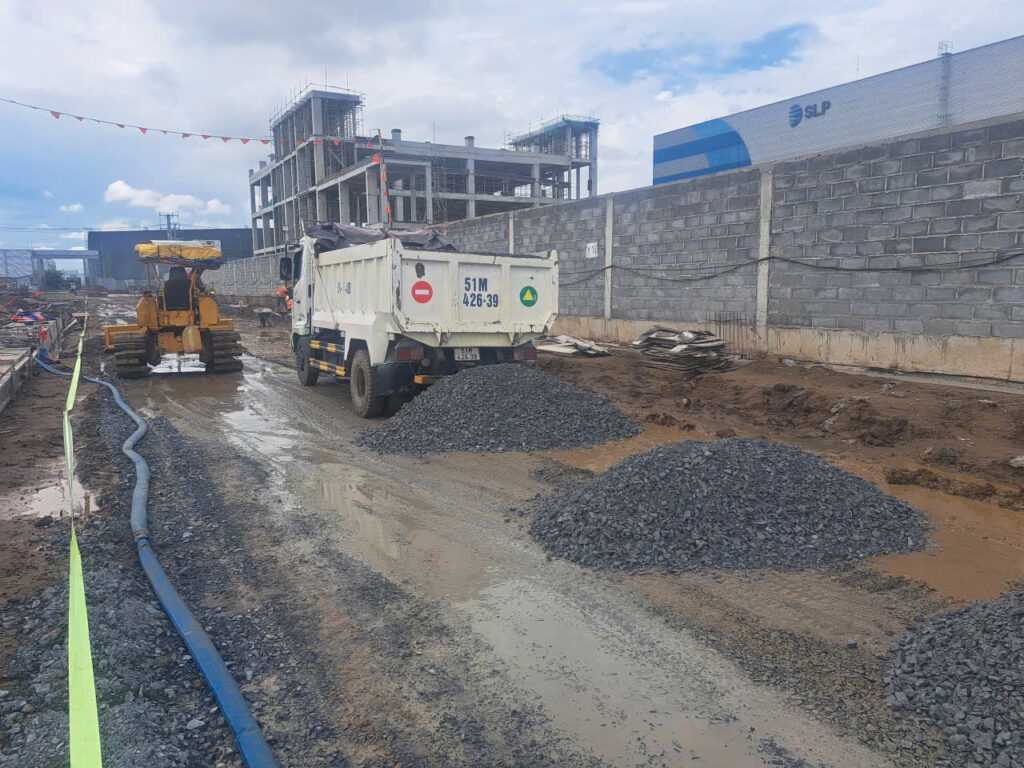 hình ảnh thi công đá dăm công trình châu thuận phát